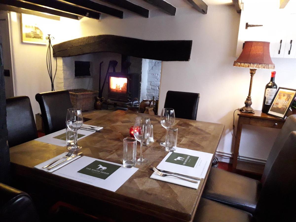 White Horse Inn Andover Exterior photo